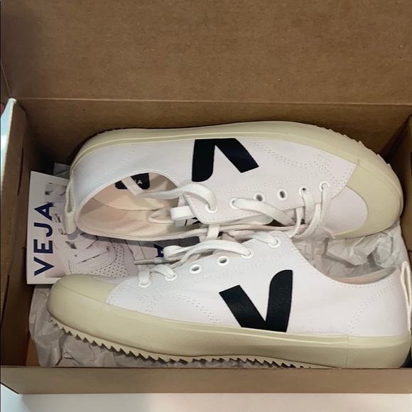 SOLD- Veja Nova canvas sneakers - Picture 4 of 7
